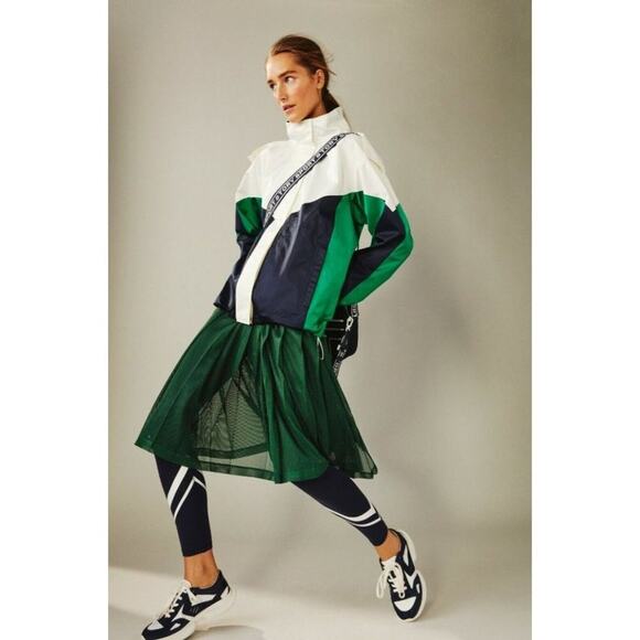 Tory Burch Sport - Waterproof Raincoat Tech-Satin Performance Hooded Jacket in W - Picture 8 of 8